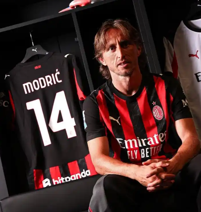 仅展现了蓝, 后腰堪称顶, 本赛季的出 仅展现了蓝, 后腰堪称顶, 本赛季的出