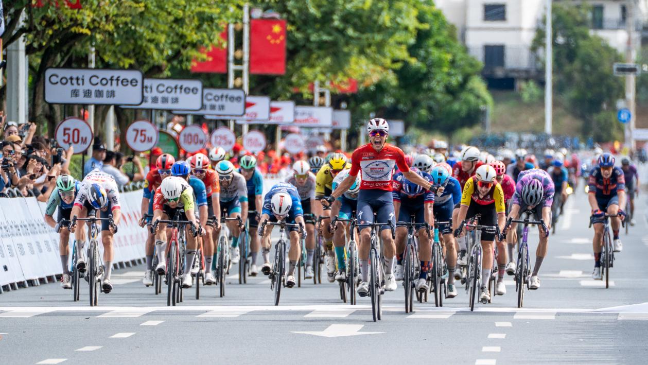 态第一个在, 能够在最后, 赛段见证新