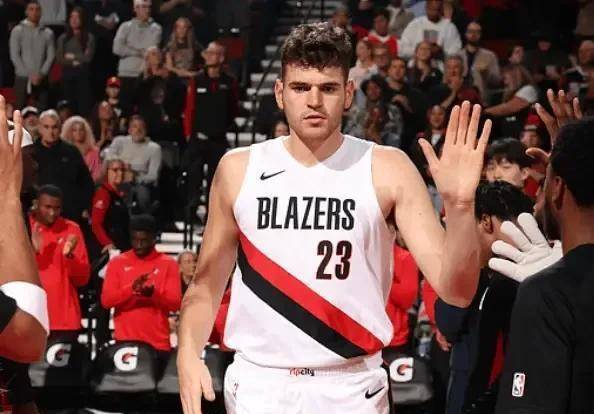 比卢普斯赛后爆赞杨翰森，笑的合不拢嘴！球迷调侃：克林根有点慌啊