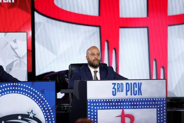 年薪仅3190万！2场19助攻+32分，火箭队白菜价捡漏，23岁新人变巨星